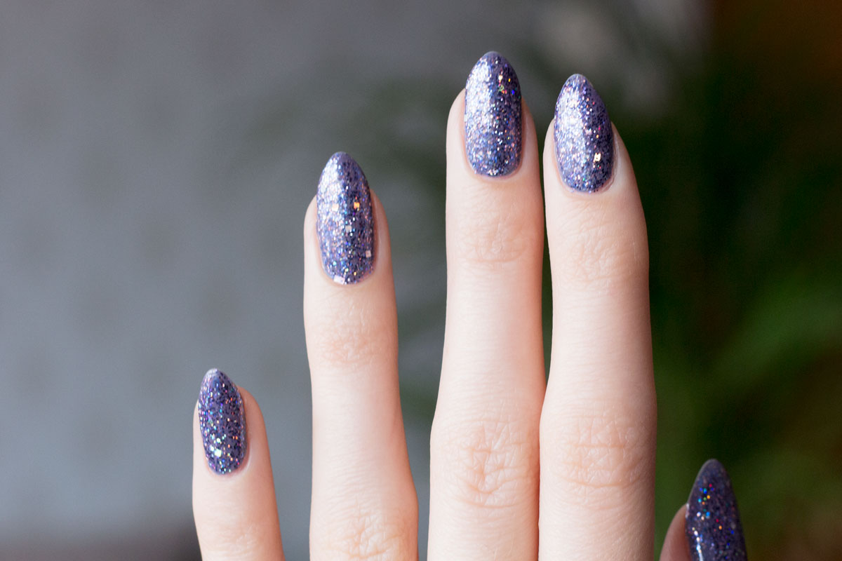 isadora holographic nails lilac de luxe
