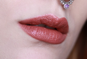 charlotte tilbury stoned rose swatch