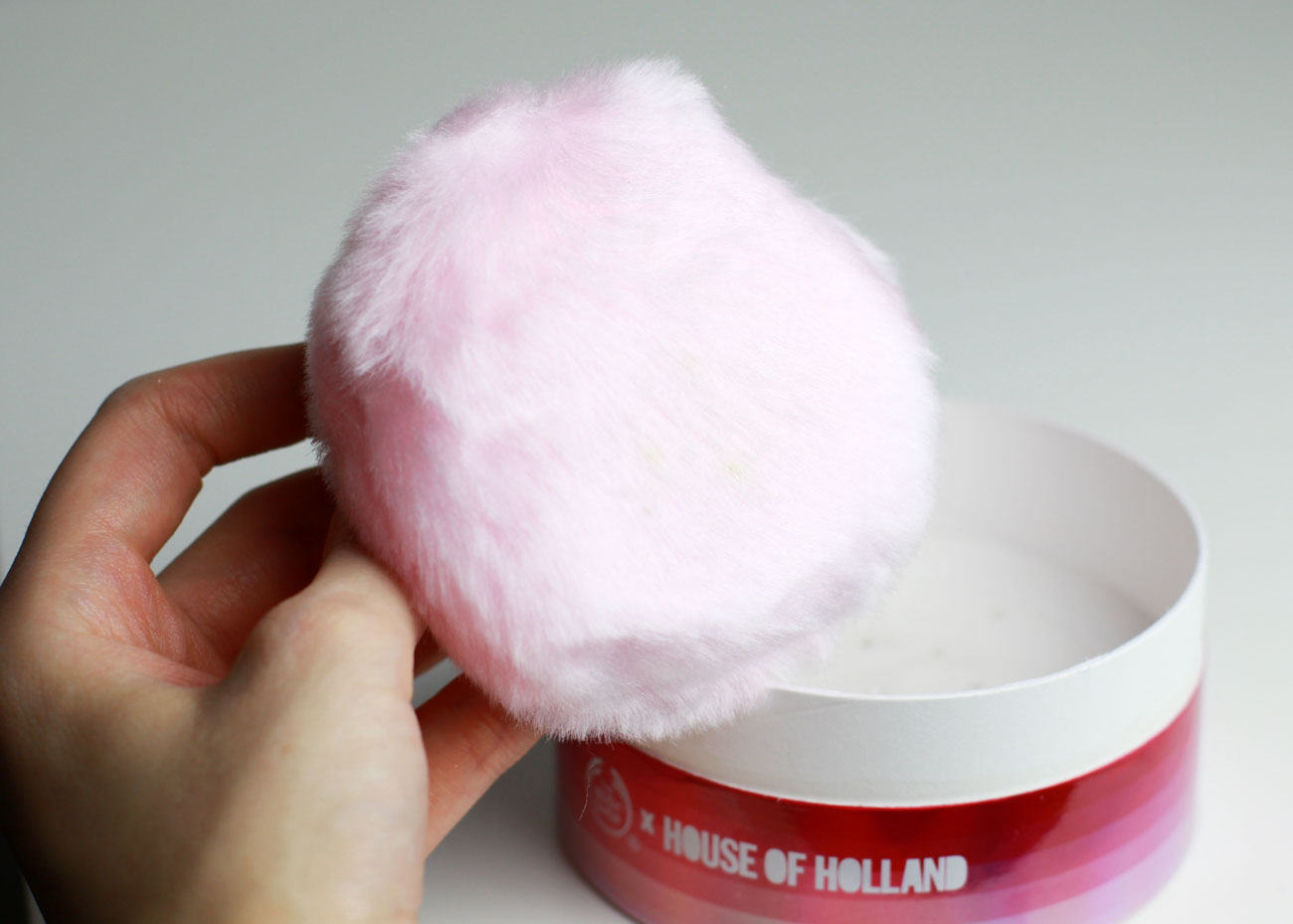 The Body Shop x House of Holland Shimmer Puff