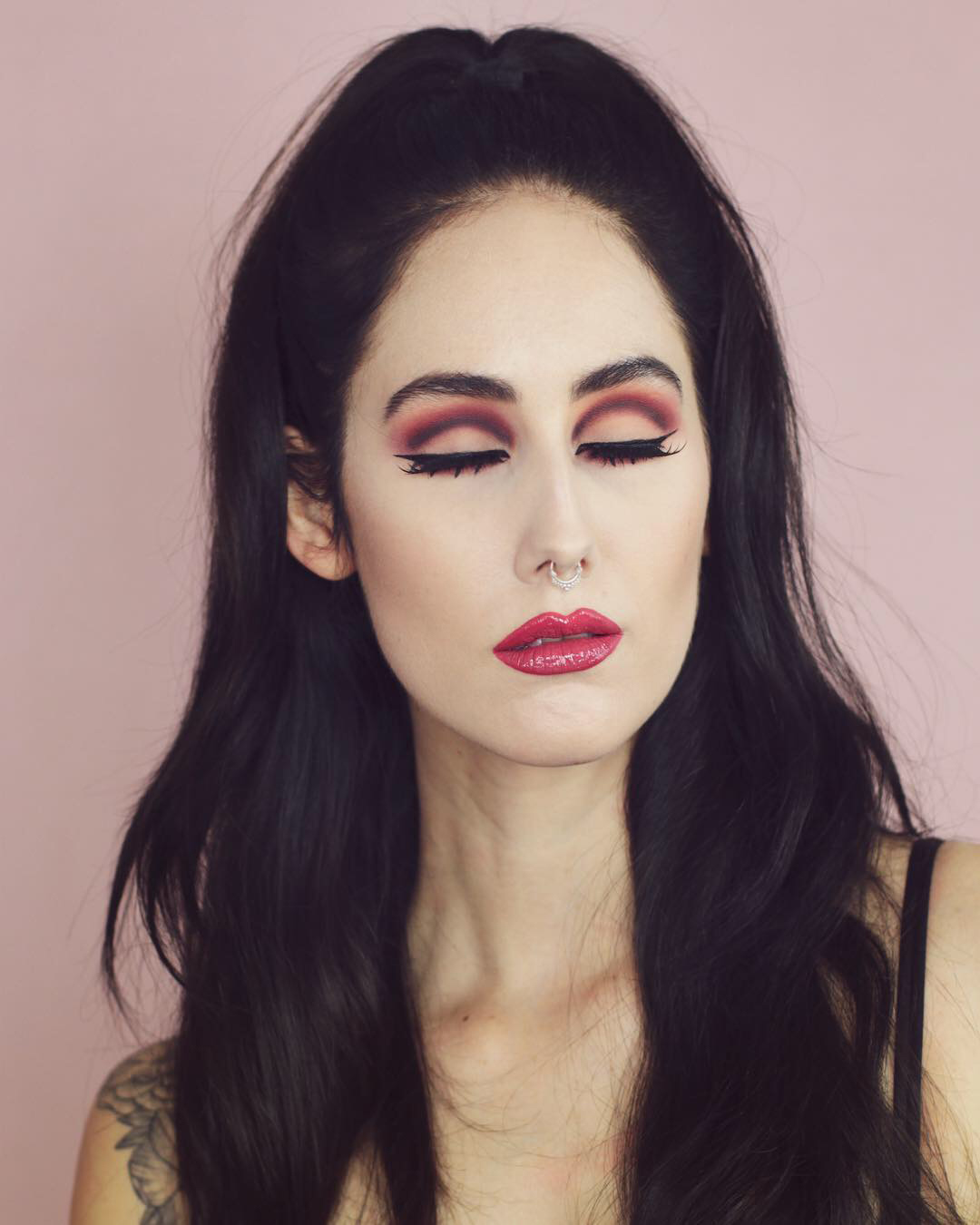60s pink makeup Nabla Verve Artemisia Chérie Shape